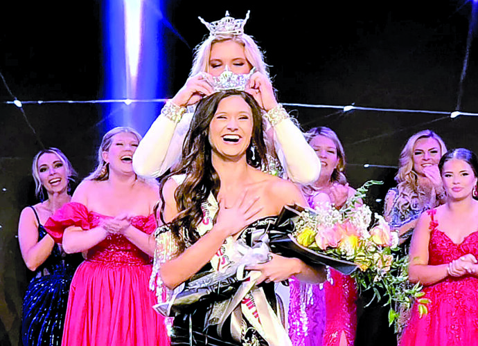 Wheeling native Elizabeth Romanek crowned Miss West Virginia 2026
